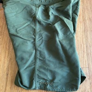 Great set of board shorts.  Never worn in water.